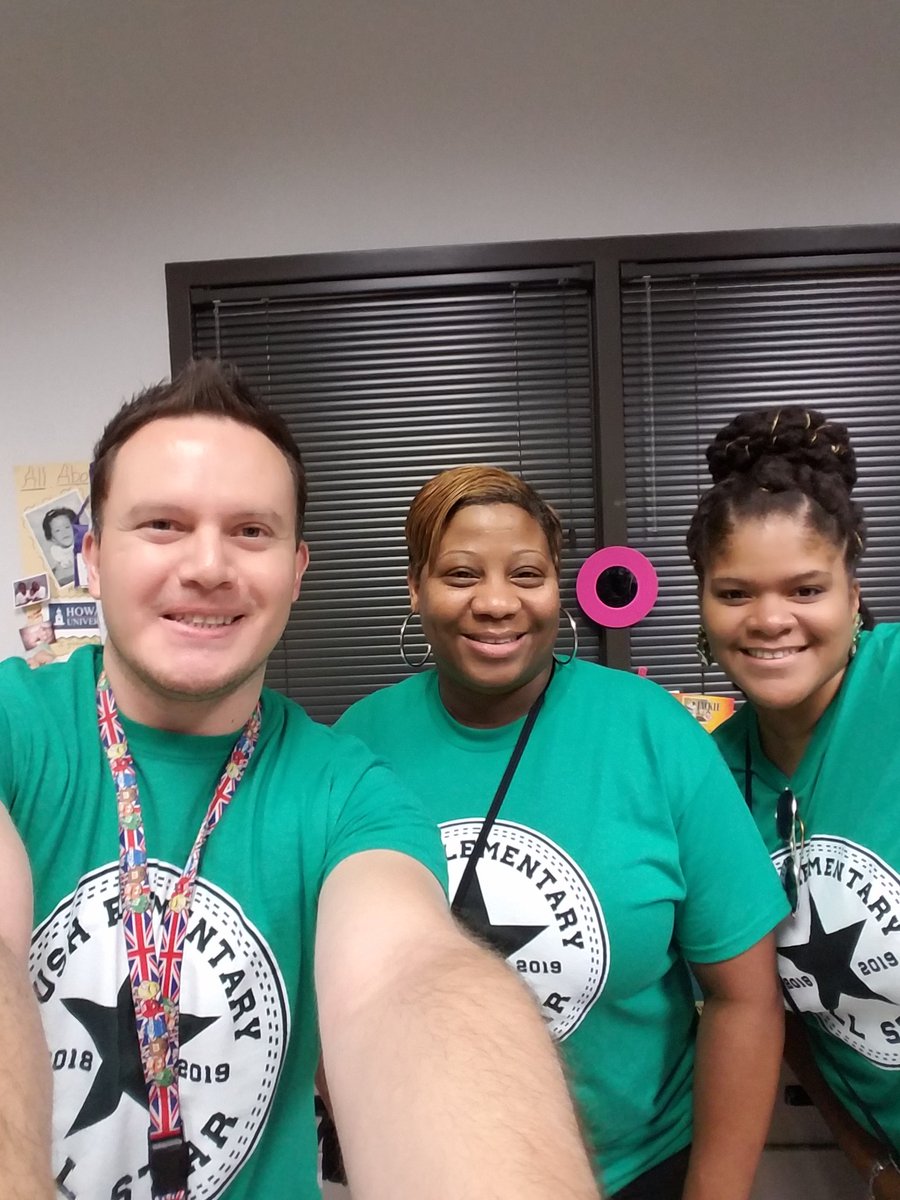 Ready for convocation!! 😀 pic with a teammate 😉😁😀#Aliefmission <a href="/ajbushelem/">Bush Elementary</a>