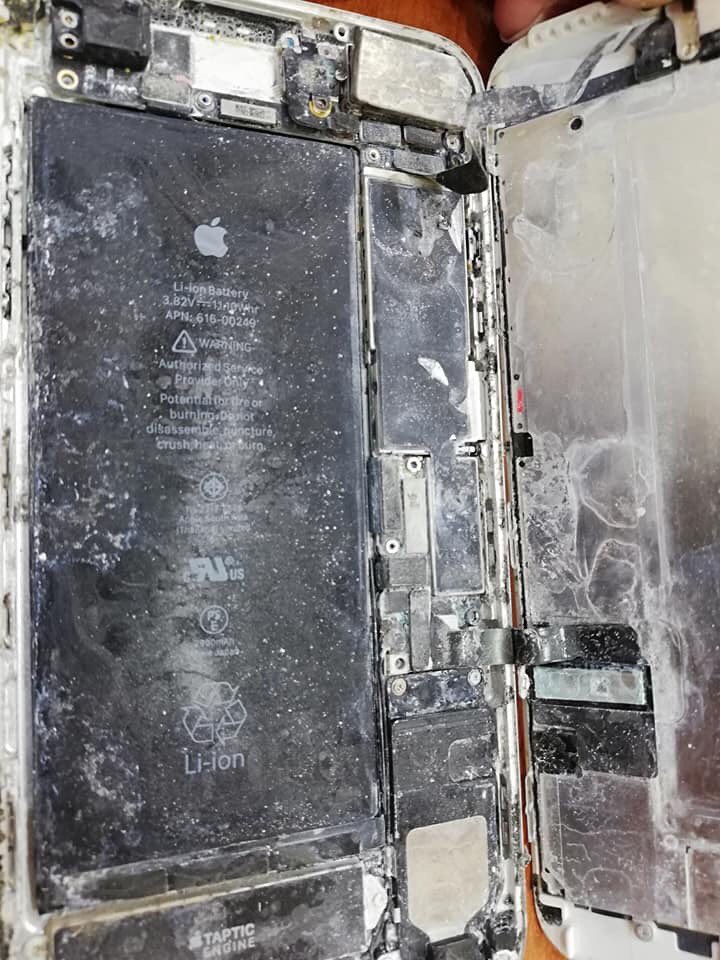 SherNerd's tweet photo. 🙂Customer: I don’t know what's happening! My phone won't turn on.  🤓Me: was your phone ever exposed to moisture?  🙃Customer: No! It just quit on me so I brought it to see the Nerd!  My friends, I'm fresh out of ideas. Can anyone help solve this 1? https://t.co/fq3lAIEp2X