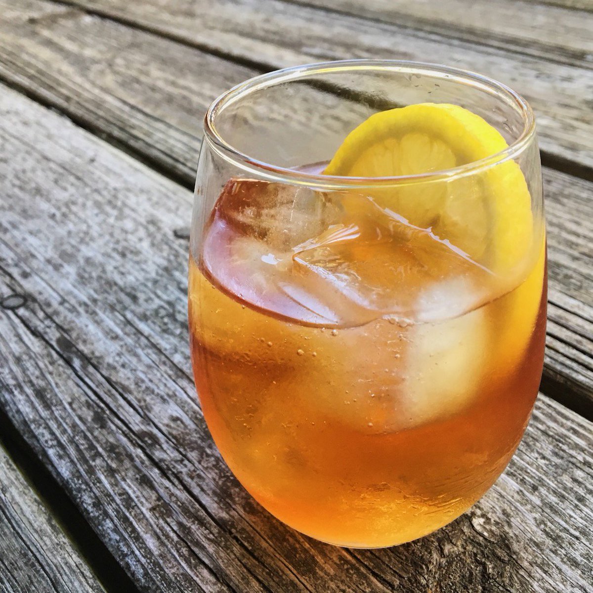 ThisThatKitchen's tweet photo. Big fan of cold brew coffee? Then you gotta check out Cold Brew Tea! It is amazing for all the same reasons! Check out our recipe 👉https://t.co/QwMSounplz
.
#coldbrew #tea #icedtea #vegan #whatvegansdrink #blacktea #summer #summerdrinks #refreshing #easy #recipe #simple https://t.co/8qGVwz7IGl