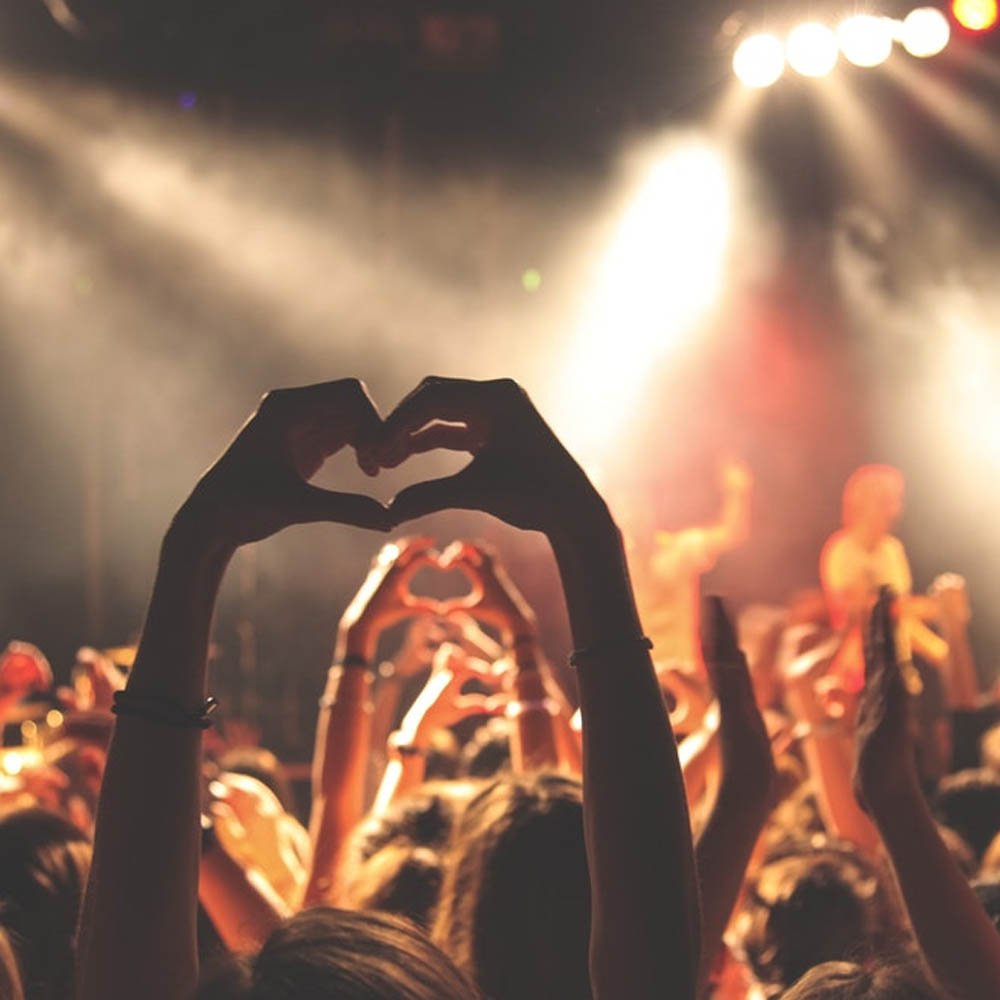 🌞 Zomer, festivals, cocktails, streetfood, vrienden, fun, happiness, ... en teambuilding, dat is de unieke mix van Funkey Fest. Check bit.ly/2Kh8iTr