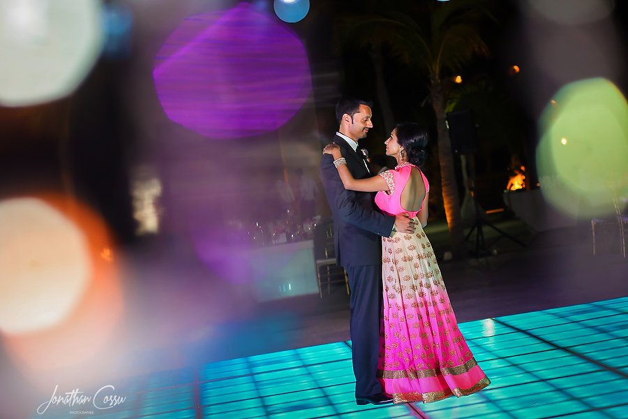 This was one of my first #indiandestinationweddings, back in 2015!! Thanks, Nirali &amp; Nimeet for your trust and for introducing me to this fascinating world of colorful and fun weddings!! #JonathanCossu #tbt #MoonPalace #southasianweddings #indianbride #Cancun