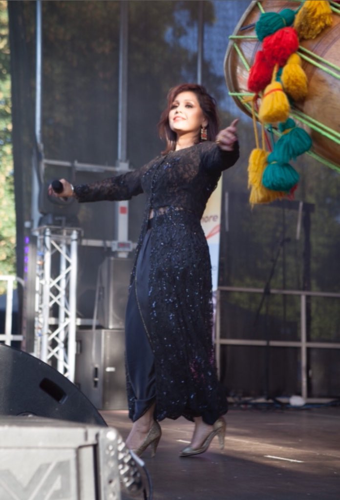 Mona Singh tweet media