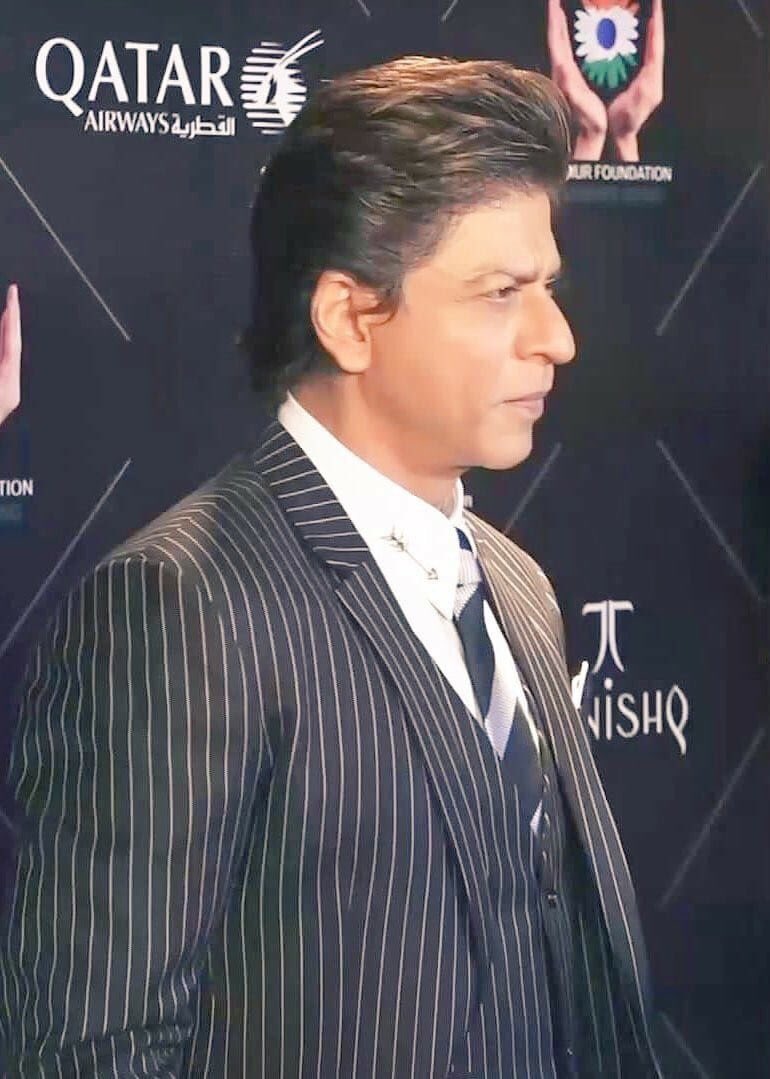 TeamSRKsArmy's tweet photo. When itโs all about #CHARMNESS & #HOTNESS ... this image appears in our mind โค๏ธโค๏ธโค๏ธโค๏ธ๐ฅ๐ฅ๐ฅ๐ฅ๐ป๐ป๐ป๐ป๐ป๐๐๐๐๐๐๐๐ @iamsrk @SRKCHENNAIFC https://t.co/tIpbBcTY3x