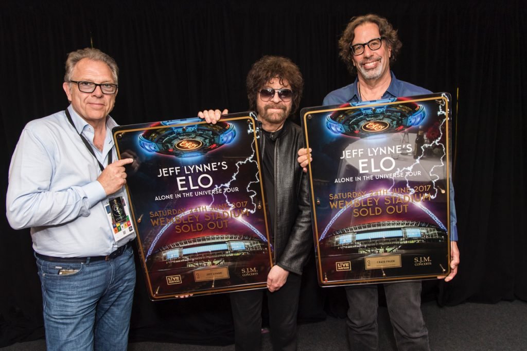 Aragall's tweet photo. @JoeNBC ELO is not a guilty pleasure.  They are oxygen.  .@JeffLynnesELO  is still selling out arenas  "All Over The World."    

https://t.co/oLQh4SA5QT https://t.co/yZBmYEfYpX