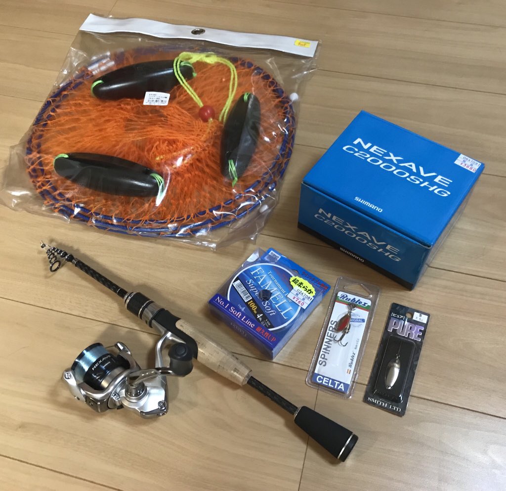 O Xrhsths 神威バズ エッセイ漫画ホッカイダー1巻出てます Sto Twitter 釣り道具一式を購入 今年の北海道はルアーにチャレンジ 釣りは全然分からないので詳しい友人に見立ててもらって入門用で揃えた 狙うはニジマス ど素人のぶっつけ本番で釣れるのか 乞うご