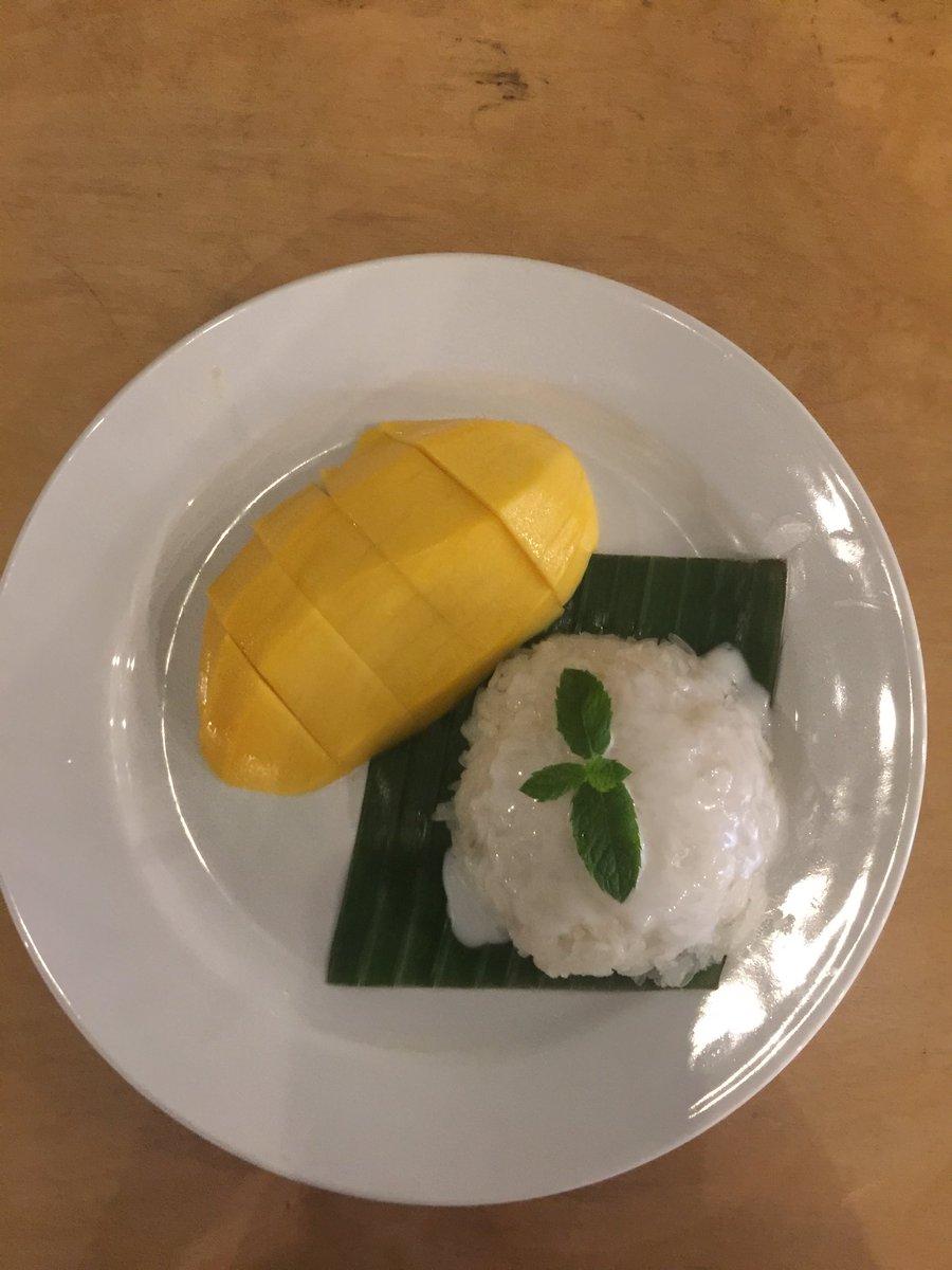 New dessert from Kaosarn tooting! Sticky rice with fresh mango!! Tumm!!!
