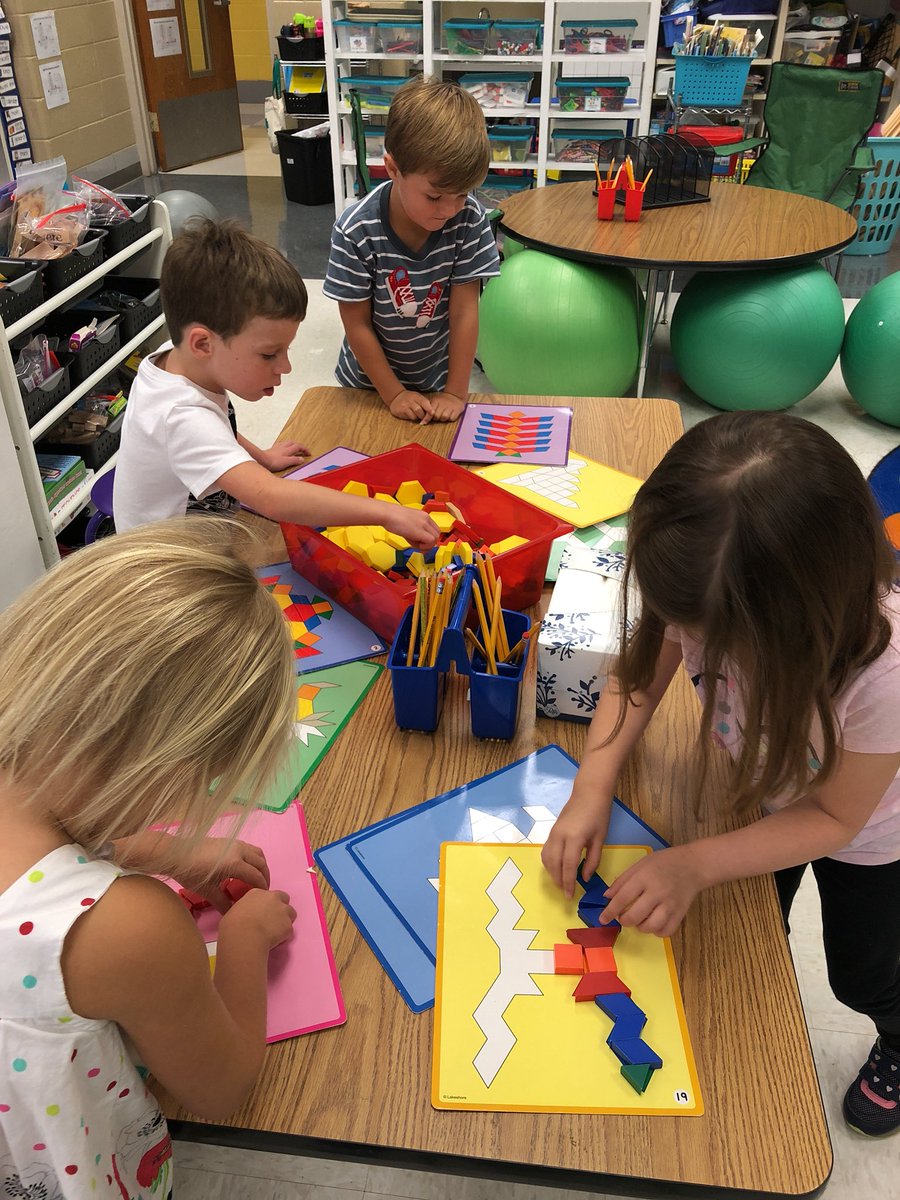 FlipposClass's tweet photo. Starting math rotations in k with fun pattern block puzzles!! https://t.co/IcD7am6IPW