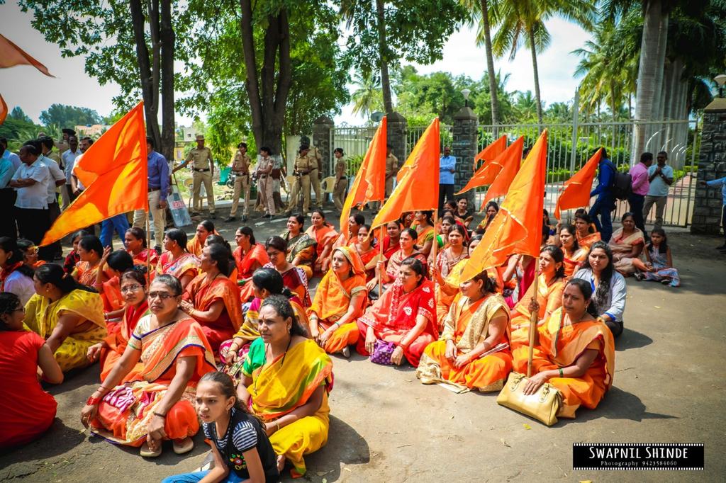 MarathasNCP's tweet photo. अजितदादा यांच्यासह हजारो महिला व मराठा बांधवाचे गोविंदबाग, बारामती येथे आंदोलन! https://t.co/NERL2USbUn