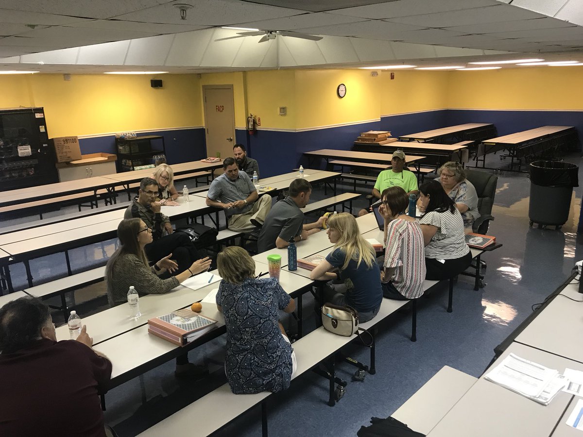 GCCAS1's tweet photo. GCCAS and Oak Creek’s middle school teachers collaborating! #GCCAS #OCCS #teamcollaboration #Forzafamilyedu https://t.co/mx9ubi618h