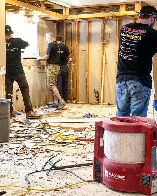 ITWBuildClean's tweet image. Prime example of what a hard working crew looks like (and yes, BuildClean is a nonnegotiable to achieve this). 😏

PHOTO CRED: Tink Construction Services LLC