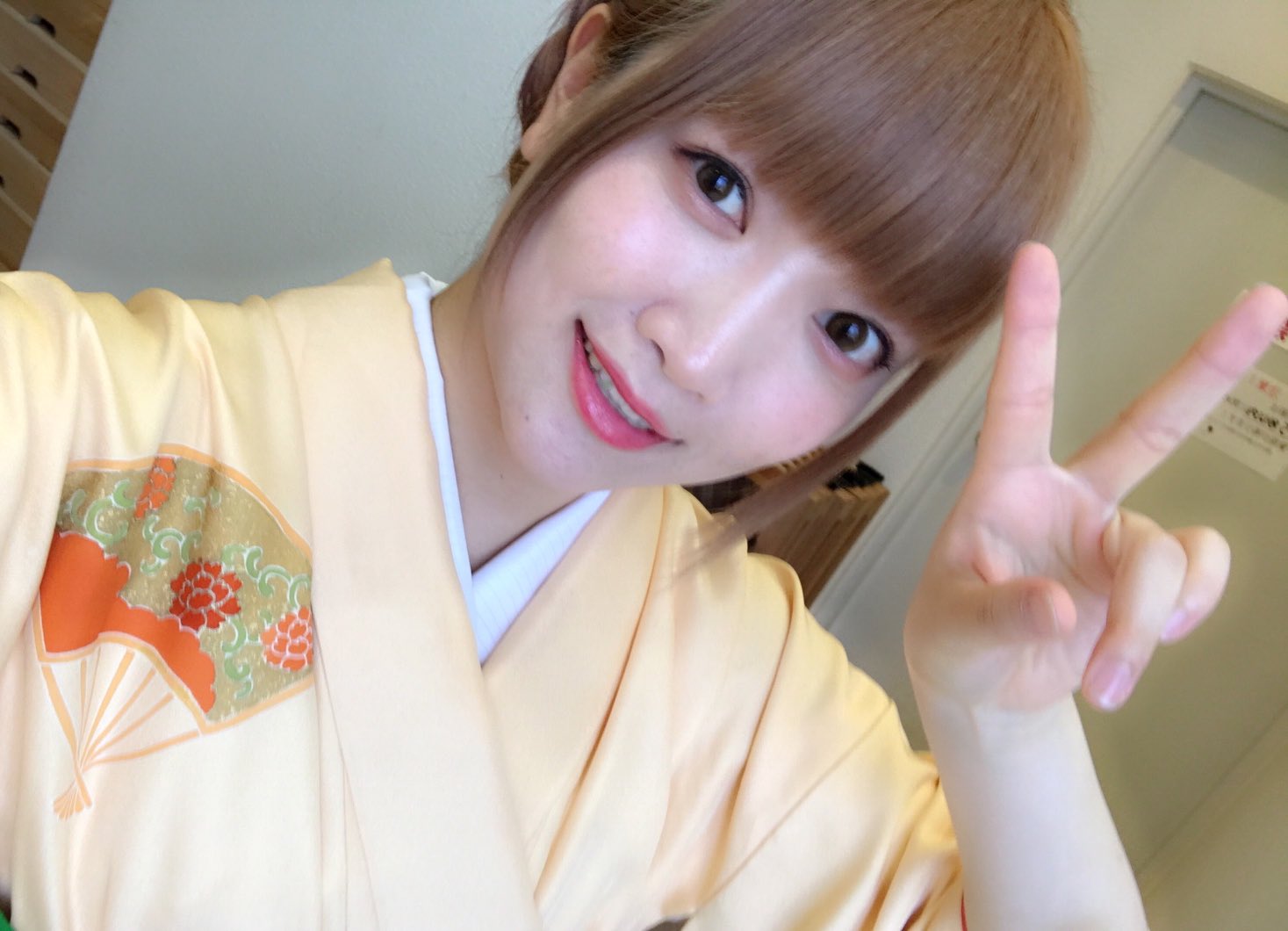 伊藤麻希 Maki Itoh 2日目の 瀬戸内少女ラジオ局 終わったよ 今日もたくさん笑ってくれてありがとう 感想お待ちしております そしてこの衣装を見てくれ 売れない演歌歌手役だよ 明日からもテンション でやってやんぜ