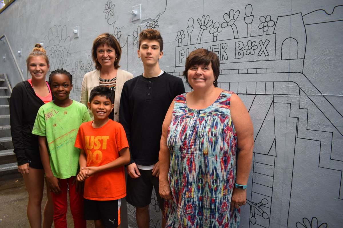 PamDamoff's tweet photo. Yesterday, @TansleyUnited's Canada Summer Jobs students and campers showed me the mural they are working on throughout the summer! #CSJinONB https://t.co/NrVUKrYua1