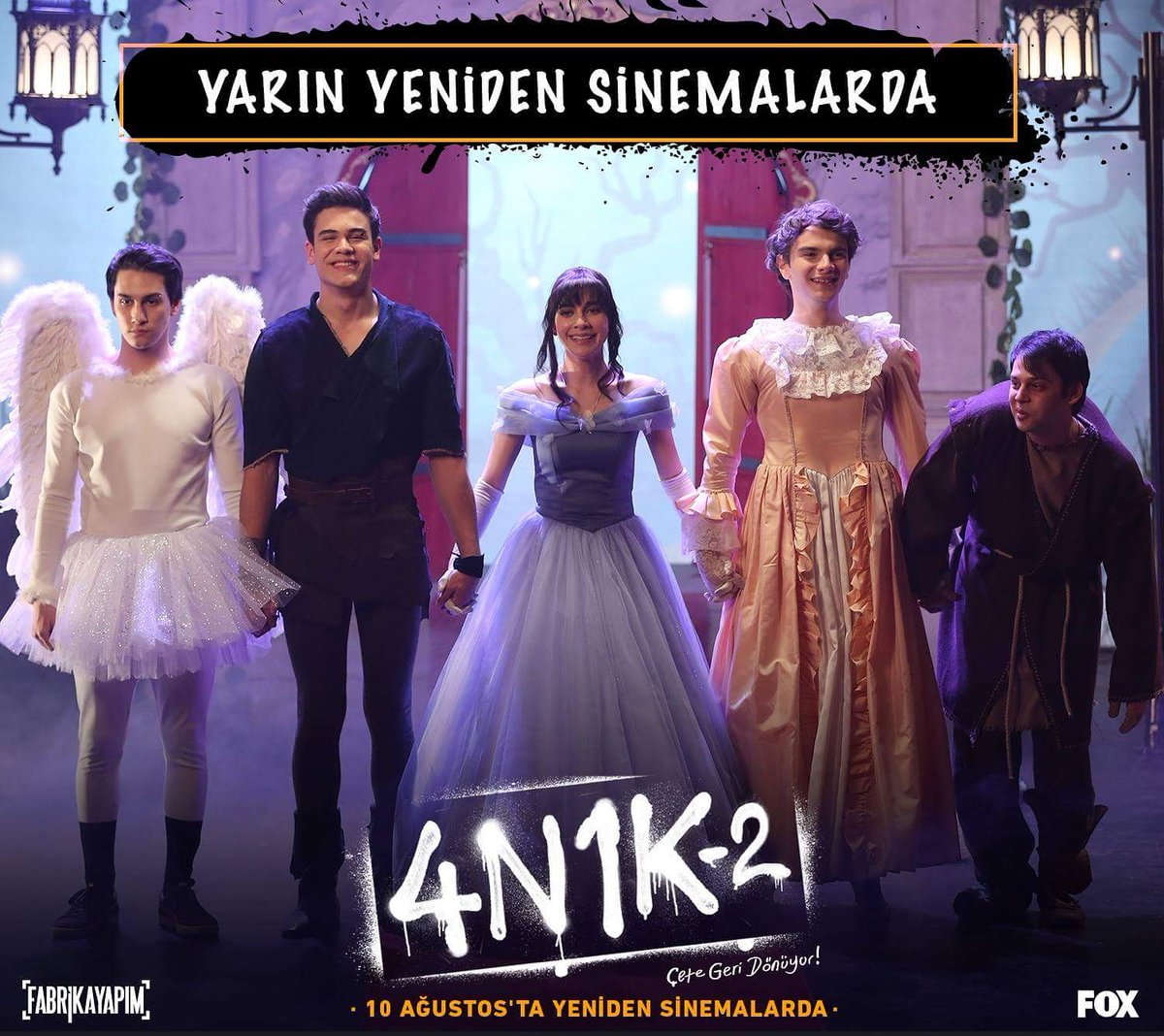 Heyecan dorukta! 😊 Çete yarın yeniden sizlerle sinemalarda buluşuyor...🤗 #4N1K2 <a href="/Fabrikayapim/">Fabrika Yapım</a> @FOXTurkiye