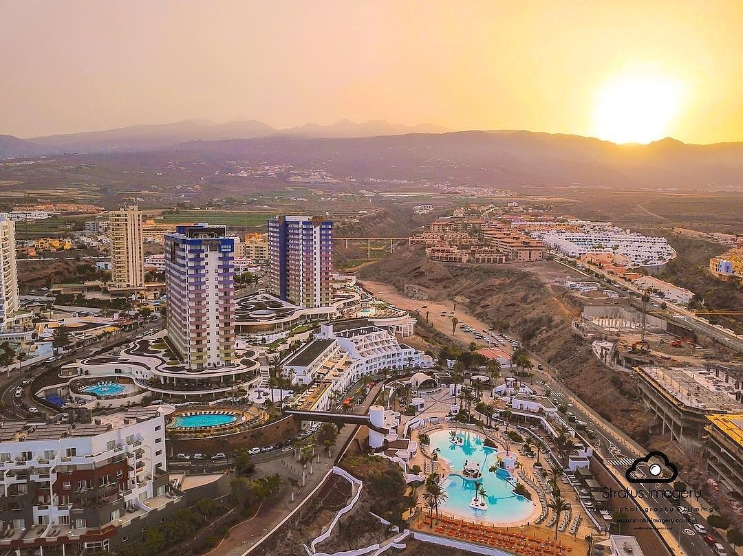 HRHtenerife's tweet photo. Sunset ❤
📸 Amazing air photo captured by @stratusimagery 😍😍 https://t.co/dcfAKotZda