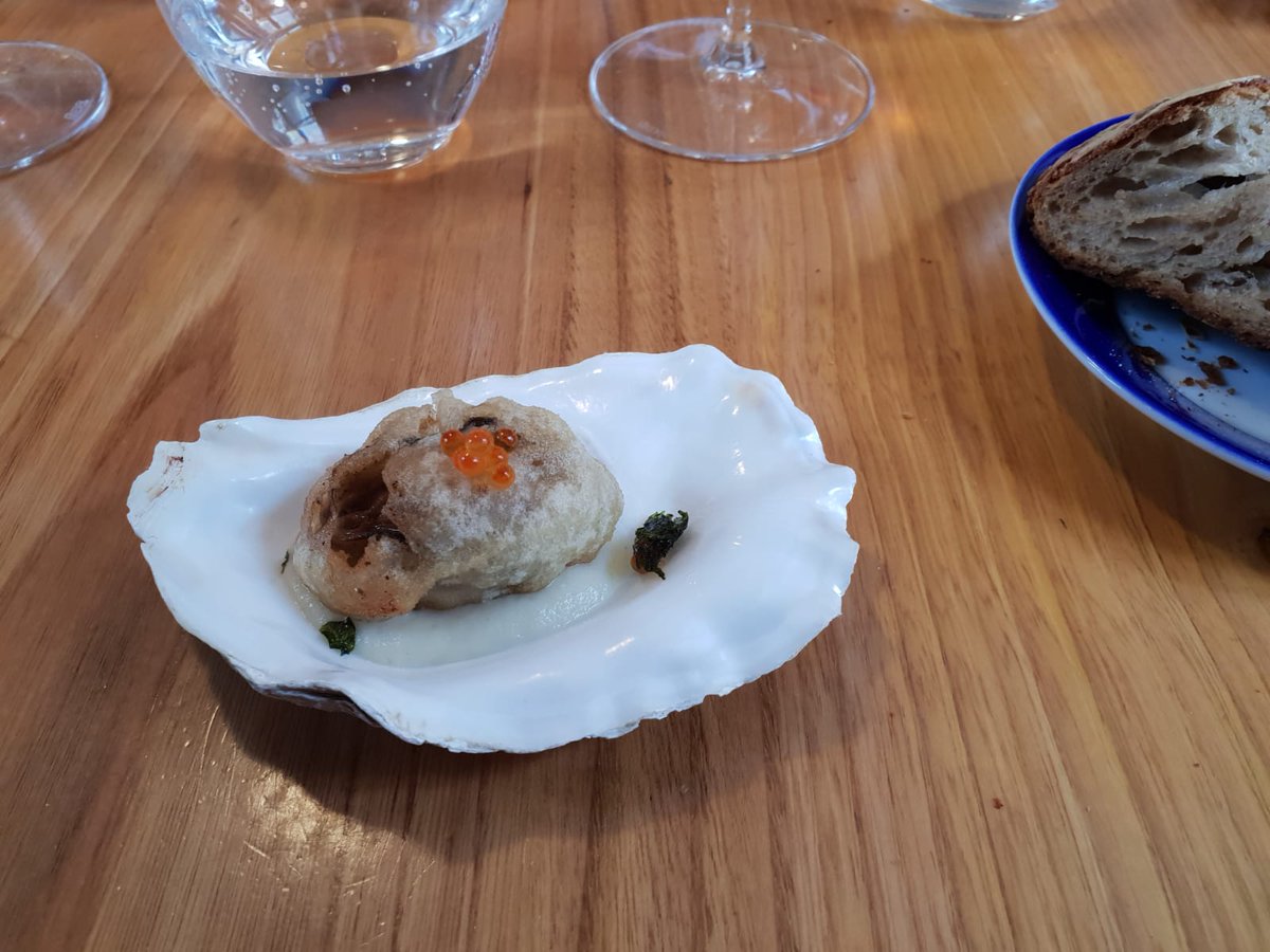 marcobobtail's tweet photo. Repas de midi dans un bon restau de pontevedra.  Sans doute la meilleure place de Gallice https://t.co/orj58vqbXY
