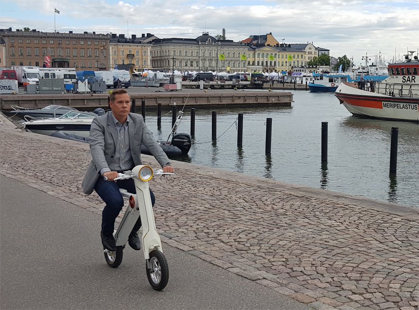 AriJVesa's tweet photo. #Sähköpotkulauta on monipuolinen sähköinen kulkuväline työmatkoille ja jopa työpaikoille. Sähköpotkulaudalla voidaan parantaa tietyissä oloissa jopa työn sujuvuutta ja tuottavuutta. #segway #Kawasaki #Horwin #Preeco #työmatka #työ #tuottavuus #Arosystems
https://t.co/7i9ghecPvg https://t.co/LpNJKP5Yus