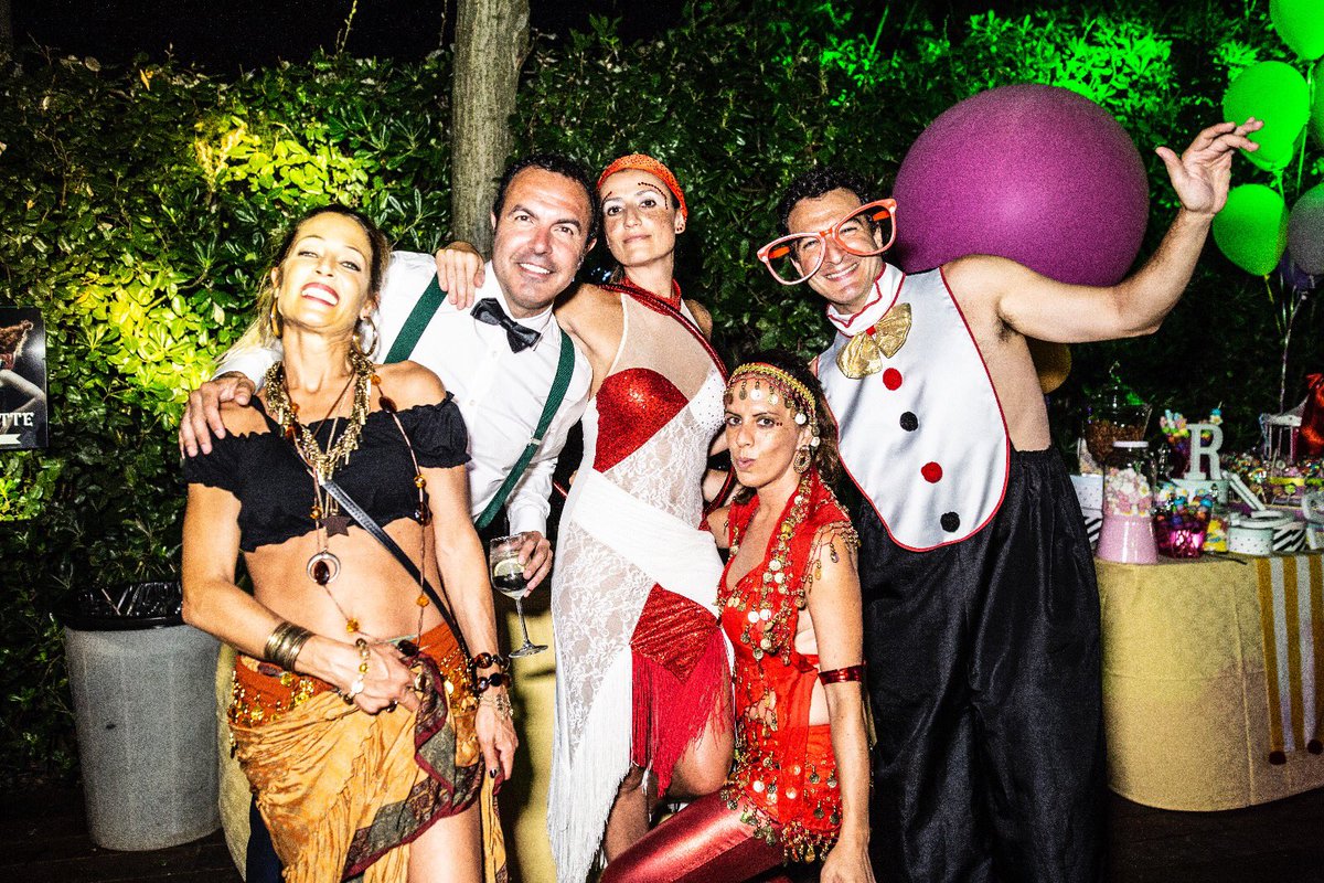 Ingridnovoaa's tweet image. Extraordinary summer party hosted by Julia and tenor @jdiego_florez thank you for such a wonderful night #circusparty #operaticmoment #topproduction #pesaro #italia