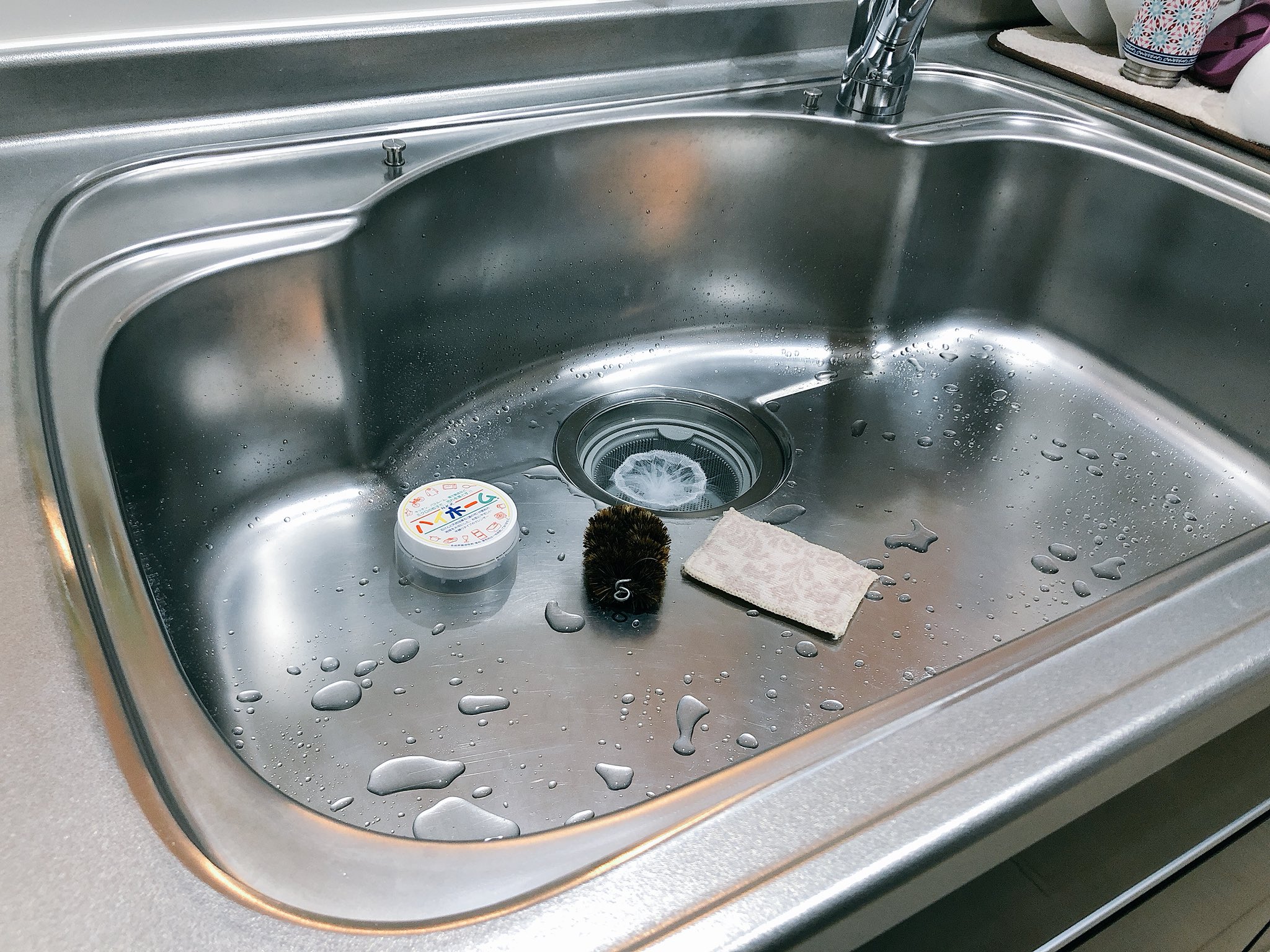 Umi うみ シンクの水垢リセット ๑ ᴗ ここ数ヶ月おサボりしたので 1時間たっぷり掛けて磨きあげ ハイホーム ラップでスッキリ リセット家事 T Co Fzd91qqnbs Twitter