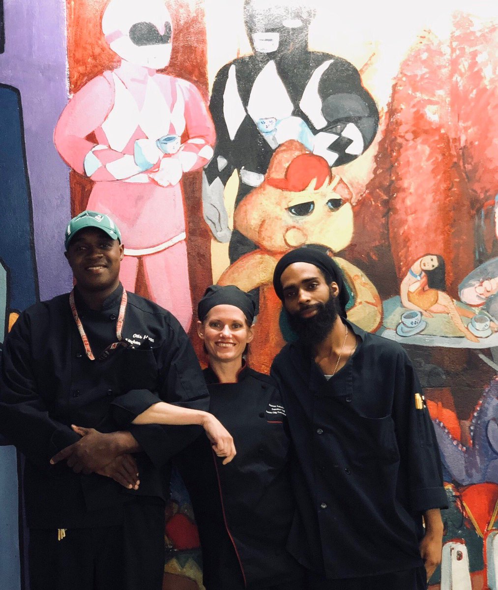 AramarkCity's tweet photo. Meet Chef Shannon and our supervisors Otis and BJ. They cook everything with passion and care. Thank you for everything you do! If you want to join there team follow the link below! Chef is looking for cooks and dishwashers! https://t.co/PhfyUzf29H https://t.co/4KjLH9gJIK