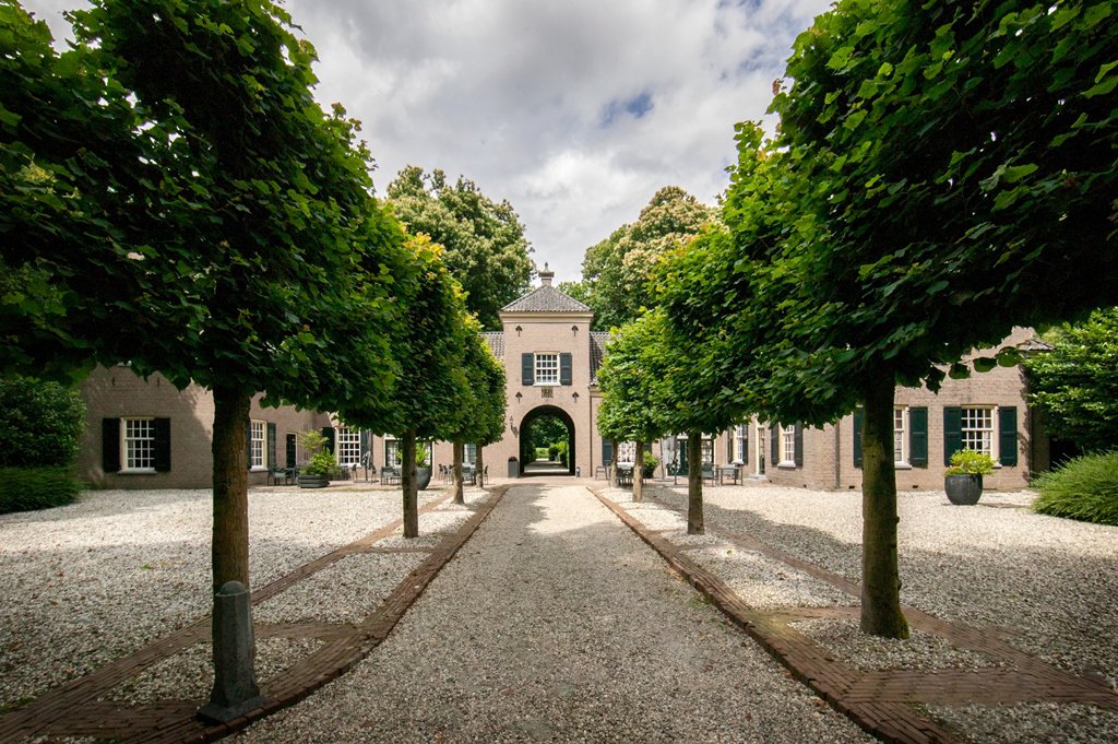 Naast het Maarten Maartenshuis hebben wij ook prachtige zalen in het Koetshuis voor vergaderingen <a href="/zonheuvel/">Landgoed Zonheuvel</a> beschikbaar. En die wordt momenteel weer voorzien van een update :) Later meer