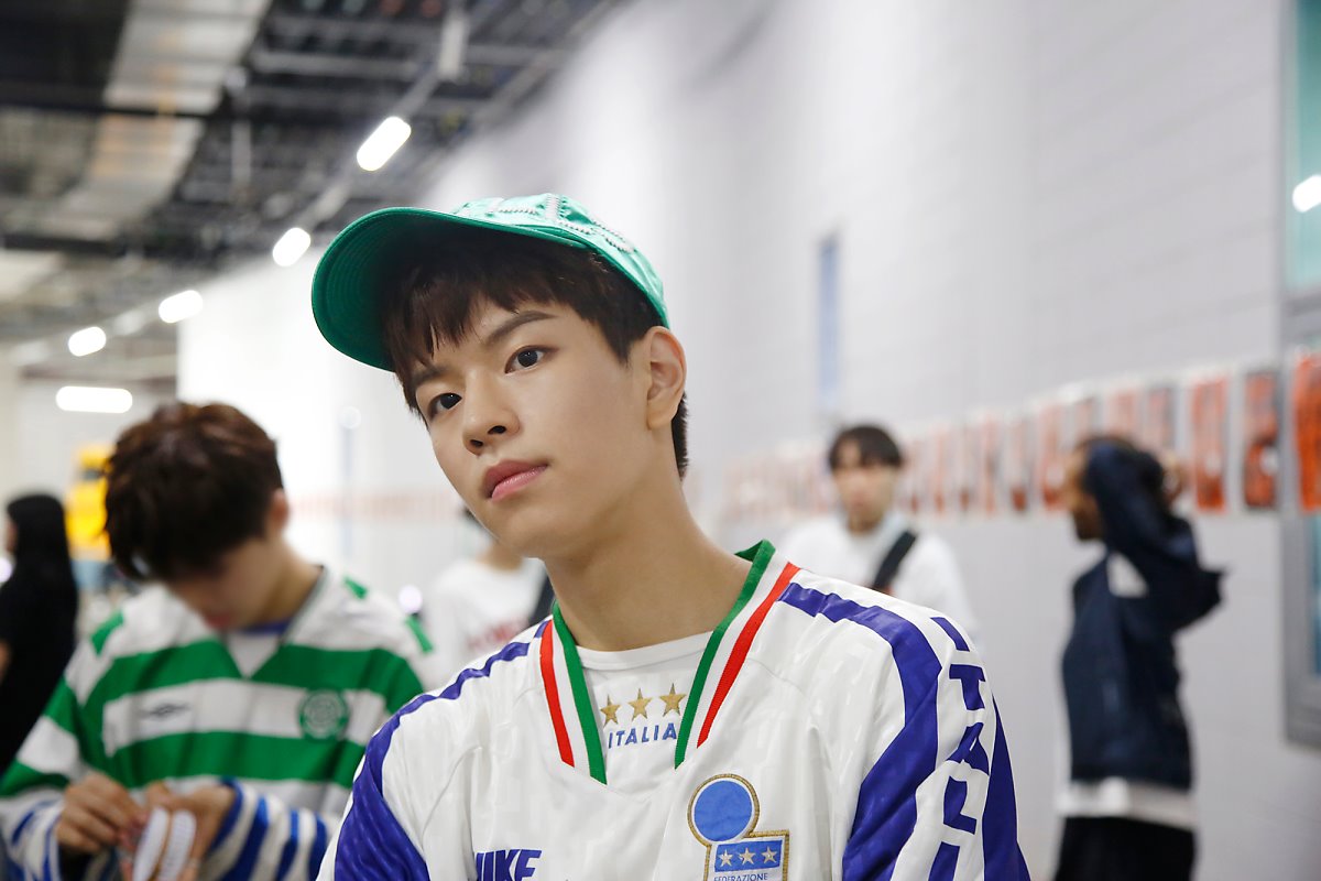 FOTOS • 09.08.18 」 Seungmin nos bastidores do MV de My Pace