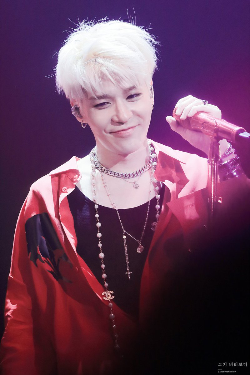 THISMOMENTWITHU's tweet photo. 180728 The gentle encore
레드가 찰떡이지 😚

#강성훈 https://t.co/nIp074a0xh