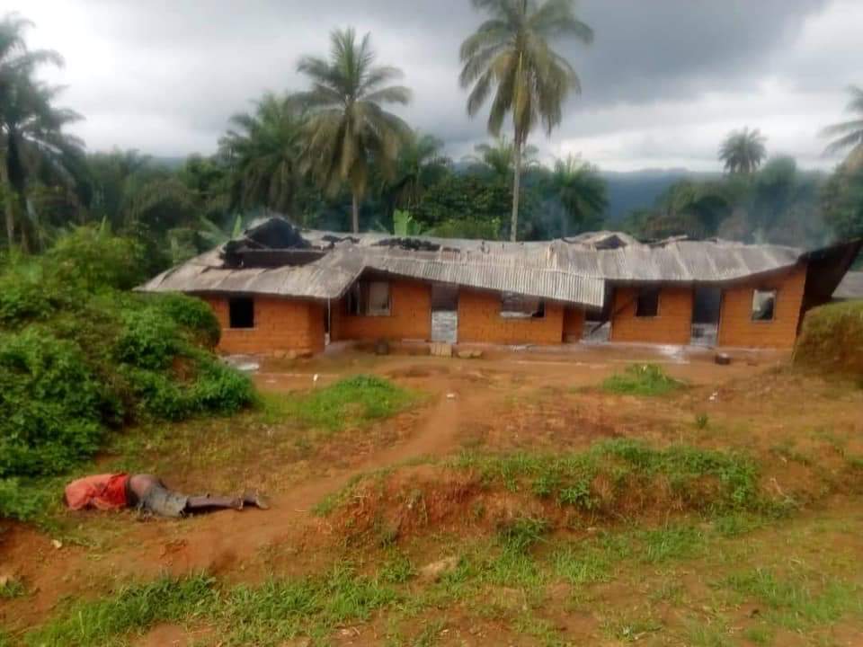 Freedom73819264's tweet photo. This is how #CameroonSoldiers kills #Anglophones burn their homes tk photos n send to #PaulBiya for job well done #GenocideInSouthernCameroons @Smith_JeffreyT @brett_l_carter @AmnestyWARO @hrw @HouseForeign @StateINL @StateINL @AUC_MoussaFaki @antonioguterres @EU_Commission @UN https://t.co/CSTYJP2ziM