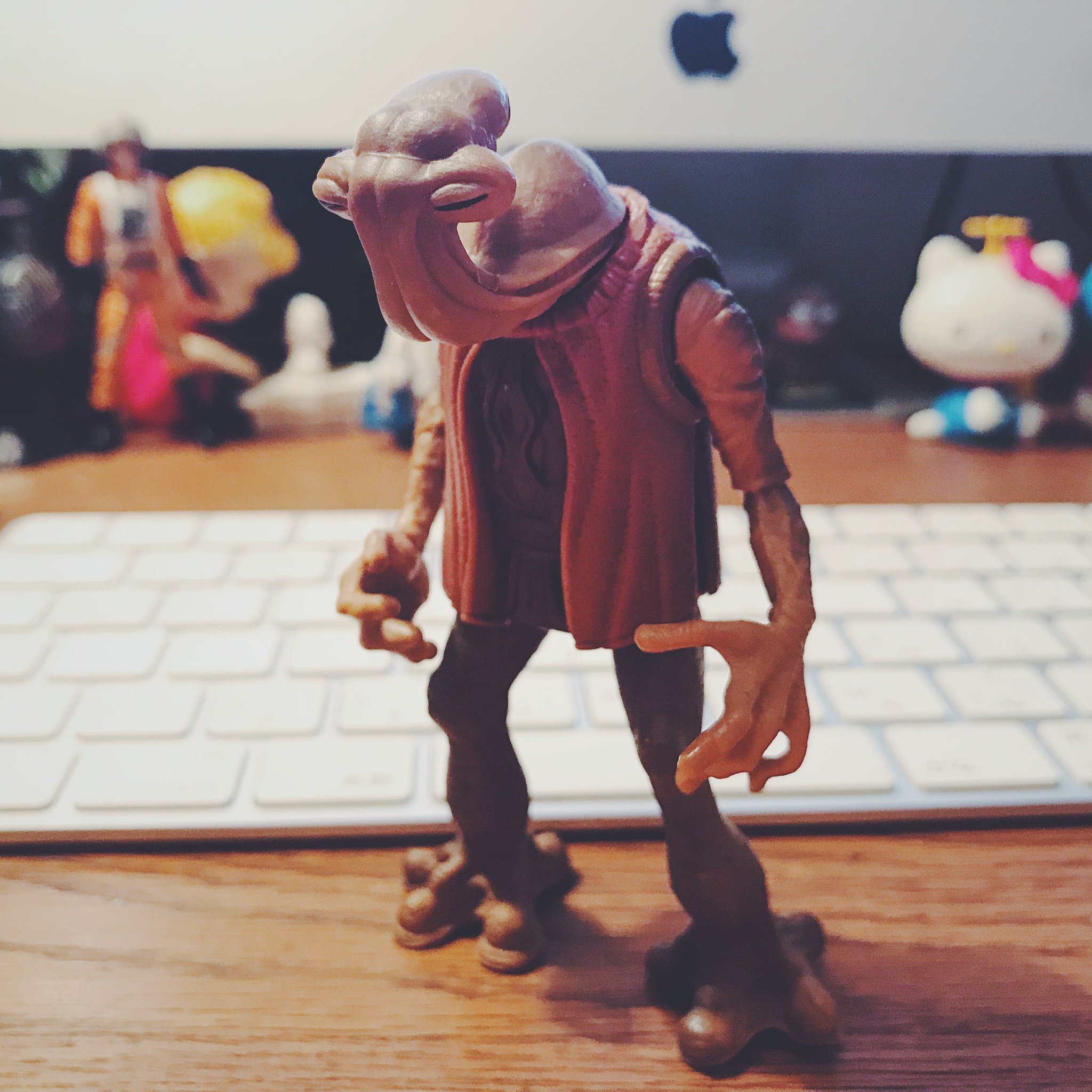 川原瑞丸 ロン コッブのデザインでいちばん好きなのはやはりswのハンマーヘッドことイソーリアン アイソリアン セルアニメ版 クローン大戦 に登場するイソーリアンのジェダイの名前は ロロン コロブで 種の創造主から取っている