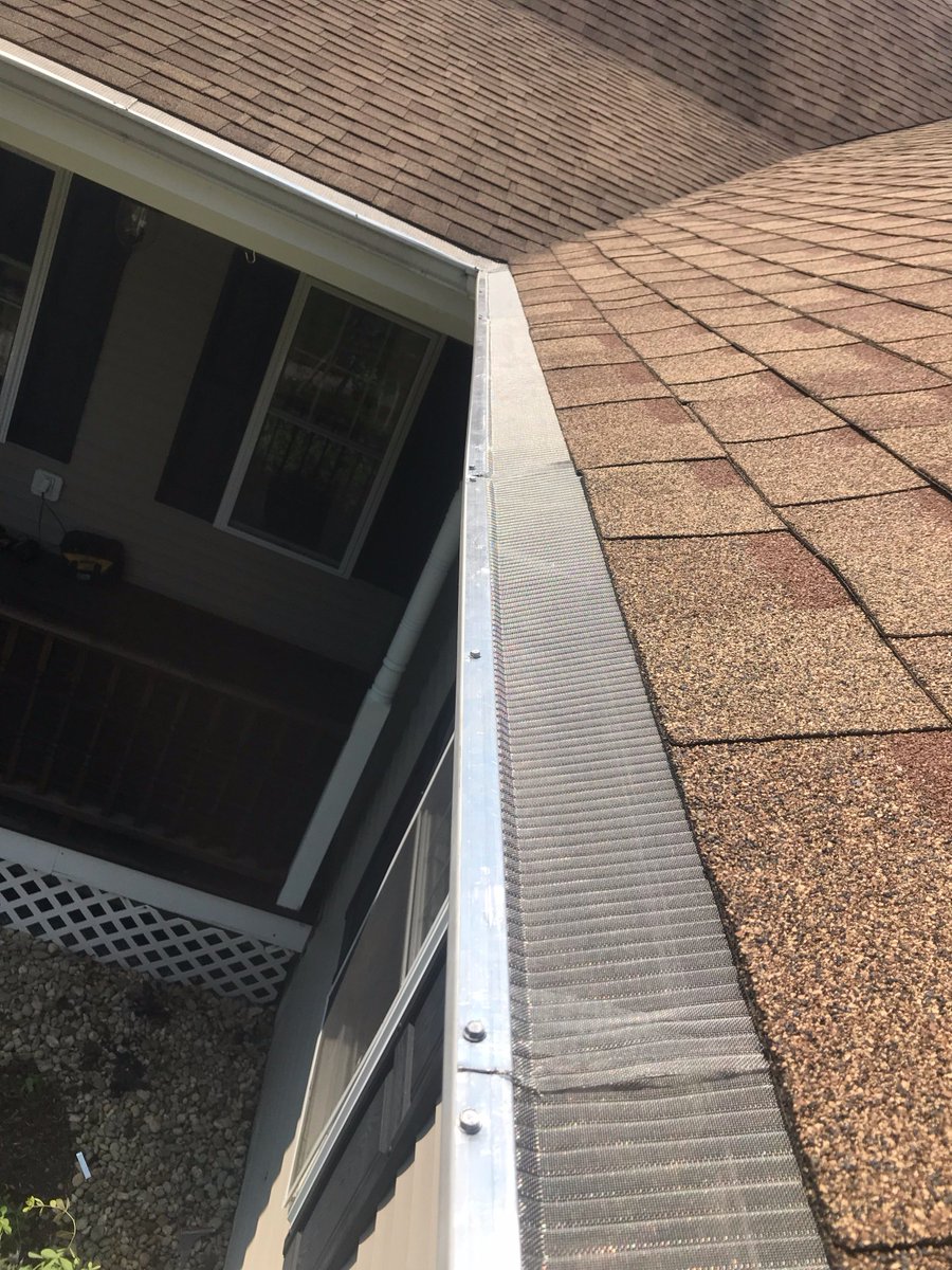 GraniteSGutter's tweet photo. Keep your gutters safe with our amazing #GutterGuard Products! Leaves and debris can clog and damage your gutters quickly, so save the hassle of cleaning your gutters by keeping them covered! Call today for a free estimate!
#Gutters
#HomeImprovement https://t.co/hypCdz5I9K