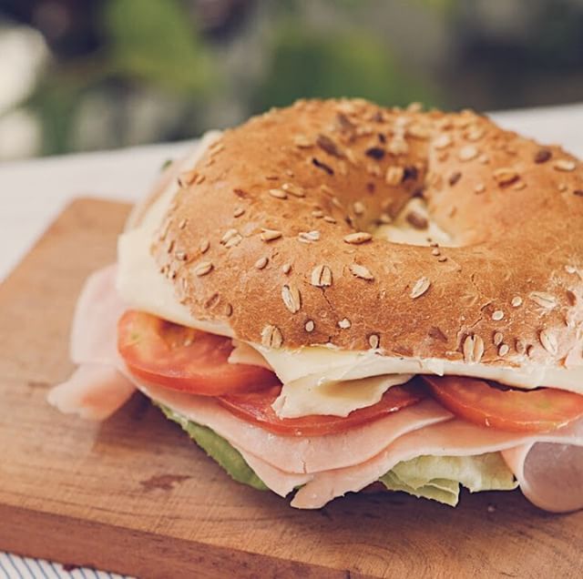 quibeluma's tweet photo. Aprovechá que salió el sol y vení a buscar tu #bagelsandwich a Quibeluma 😋 https://t.co/mMKCYHzgoh