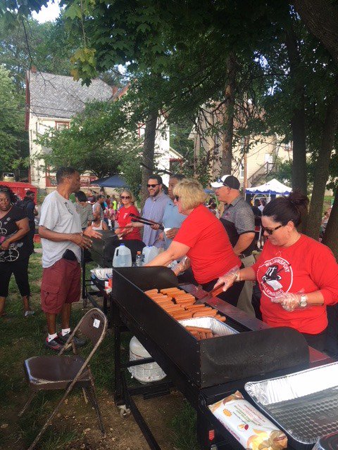 WASDSchools's tweet photo. #WASD was well-represented — and hard at work — as volunteers at last evening's Antioch's annual Block Party! 🌭 https://t.co/TbOvVGQgBx