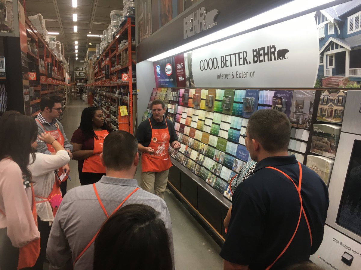 Donny RVP teaching Paint P/K to associates at store 1519. D214strong..