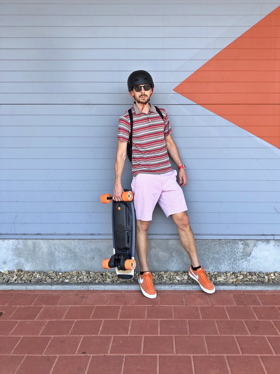 fronk's tweet photo. Když se mi něco líbí, užívám si to na maximum. K #BoostedMini jsem si pořídil i oranžové tenisky #NikeSB. #Radost! https://t.co/3N0IZ5Exek