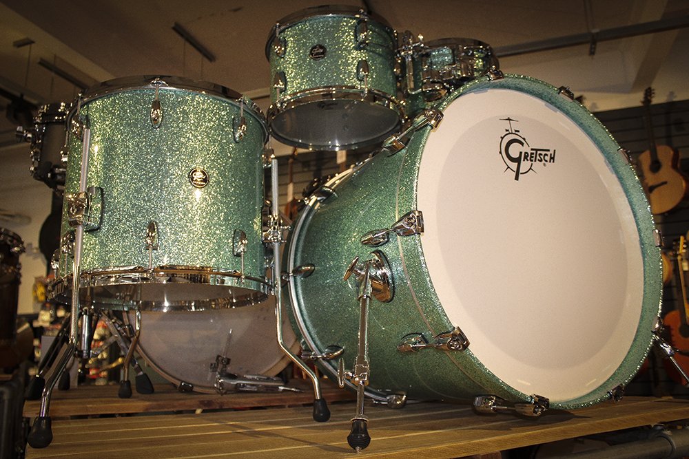 fairdealmusic's tweet photo. Are you as blown away as we are with this limited edition @gretschdrums Renown finish? Only 1 of 5 in the UK 😯

Take a closer look  👉 https://t.co/EzHHWPq7kO

#gretsch #gretschdrums #gretschrenown #limitededition #drumkit #drummers #drums #torquise #sparkle https://t.co/oxHr3Vi5gl