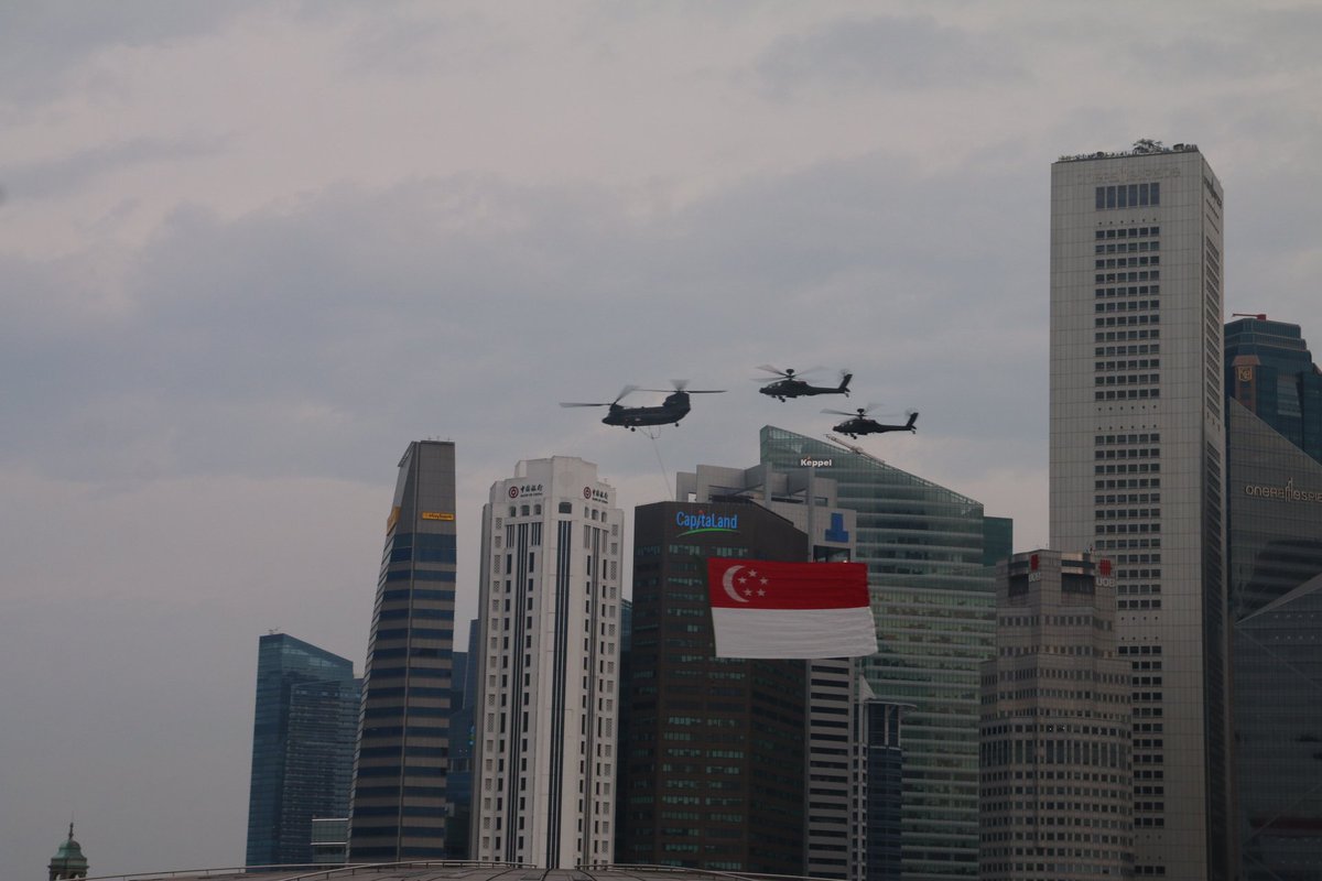 Kurz geglaubt, ich bin in einen Putsch geraten. Aber ne, ist nur Nationalfeiertag #Singapore