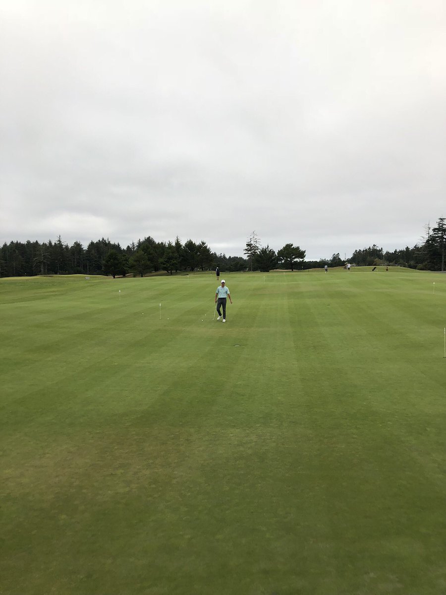 timothyclint's tweet photo. Decent size putting green at Bandon Dunes practice facility. https://t.co/MwGR4uHbsx