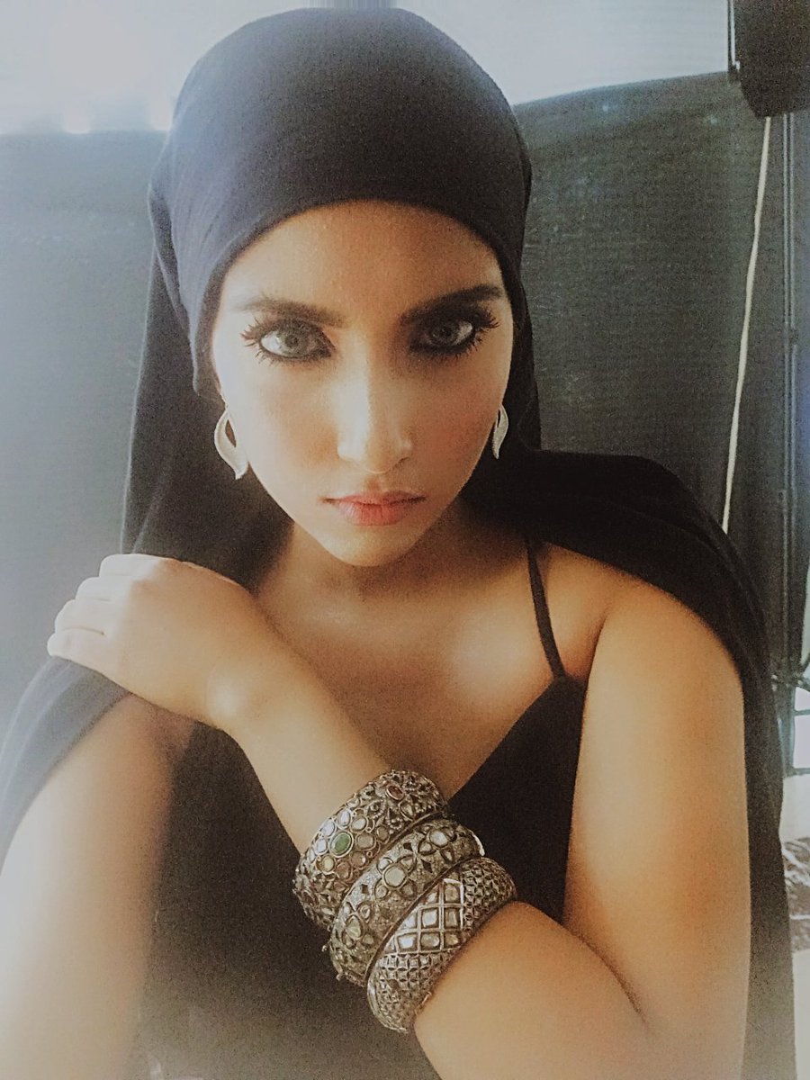 mousumofficial's tweet photo. Naino pe naino ka pehra hai mashallah
Tujhko churaya hai, paaya hai ye jahaan

Jewellery : Al Hassan Diamond Gallery

#Mousum #shooting https://t.co/DMmbcU4F6z