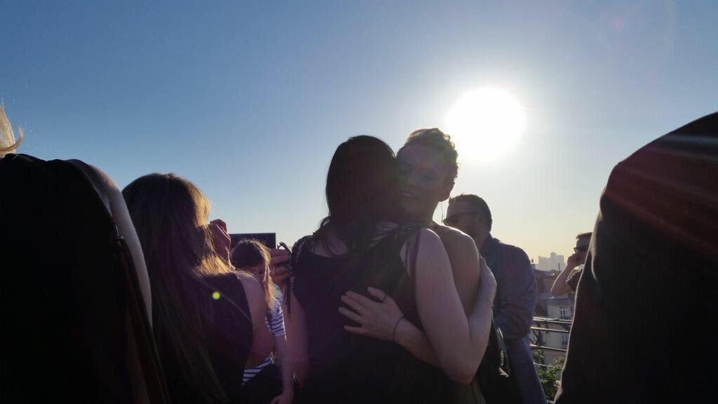 VauseMeHard's tweet photo. real talk laylor in paris is my favorite. we have the fucking koala hug. the hug with the sunset. and the time laura’s shoe got stuck and taylor was the only one who laughed at her. MY EMOTIONS https://t.co/8vLl0iv4dw