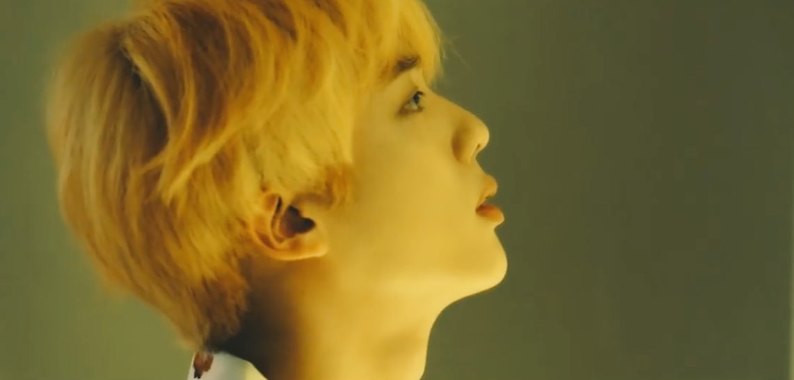 _kcalbotni's tweet photo. @BTS_twt HIS SIDE PROFILE CAN CUT🔪

@BTS_twt #BTSARMY #BTSISCOMINGBACK https://t.co/DgvVngEqdx