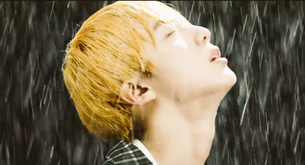 _kcalbotni's tweet photo. @BTS_twt JIN NEVER LOOKS SO DAWM HAWT IN ORANGE HAIR

@BTS_twt #BTSARMY #KimSeokjin https://t.co/iZ2XL5VNK1