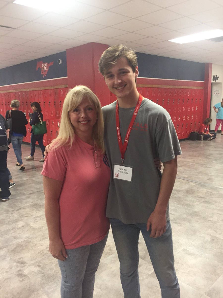 MrsDennisDayHES's tweet photo. Thanks to the professionals @CHHS_PALS for showing us the way today! @GCLI18 #CHPantherPride https://t.co/8WCirQItGc