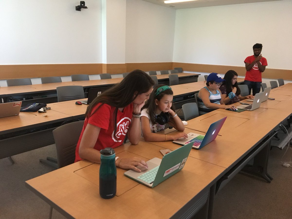VincentJAccardi's tweet image. @missclifford24 from the @MineolaMS mentoring a @kid_OYO @CodeMakeOwn summer camper during week 6 the final week of camp at @stonybrooku. Today she graduates as a certified mentor! 📚 💻 📱 #codeLI #codeNY