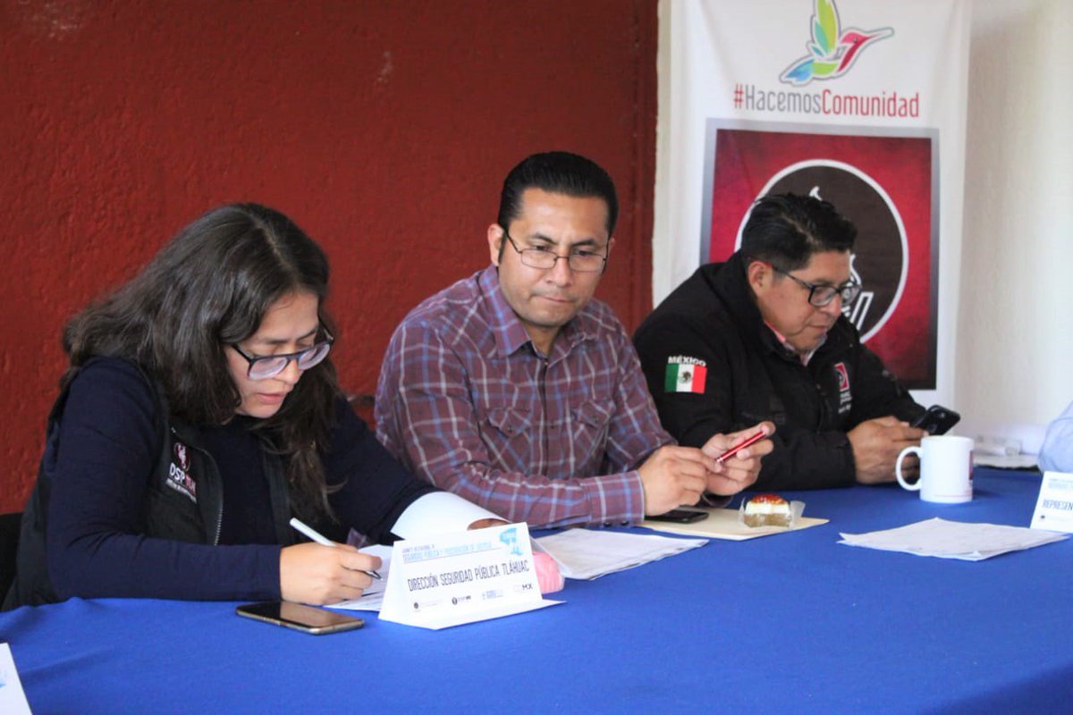 TlahuacRenace's tweet photo. Sesión de hoy jueves 08.08.18 del Gabinete Delegacional de #SeguridadPública y Procuración de Justicia #Tláhuac. El JD @arturomedinap y @SPTlahuac encabezan la reunión con representantes del Jefe de @GobCDMX de la @SSP_CDMX @PGJDF_CDMX y Contraloría Interna Tláhuac. https://t.co/MVVBEJ3EtL