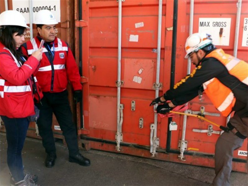 GRUPODEFISA's tweet photo. #NotiDEFISA "Organización de Estados Americanos capacita a Aduanas y Armada de Chile en fiscalización de contenedores" https://t.co/G3HgLQcRyj https://t.co/PNyWB676lJ