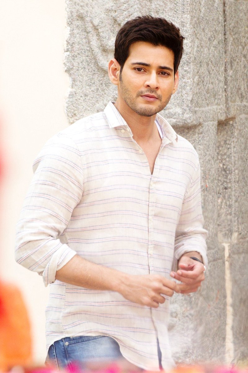 factsappsocial's tweet photo. #onthisday #TodayInHistory Aug 9th, 1975 - Mahesh Babu, Indian actor and producer was born. @urstrulyMahesh @Advani_Kiara @lcchennai #OVasumathi #MAHARSHI  #BharatAneNenu #Pokiri #Athadu https://t.co/hmxPAEM9aW