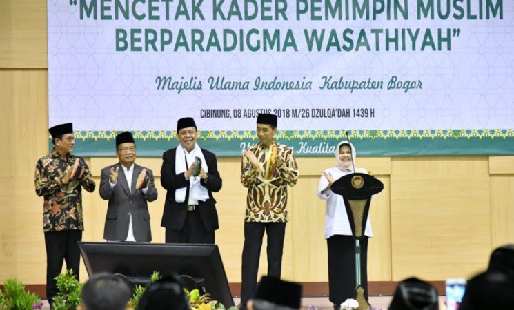 Fitnah lebih kejam dr pembunuhan. Fitnah bahwa Presiden pengikut atau keluarga PKI, lebih kejam dr membunuh Presiden kita sendiri. Bersama umat &amp; ulama, kita wajib menangkalnya.