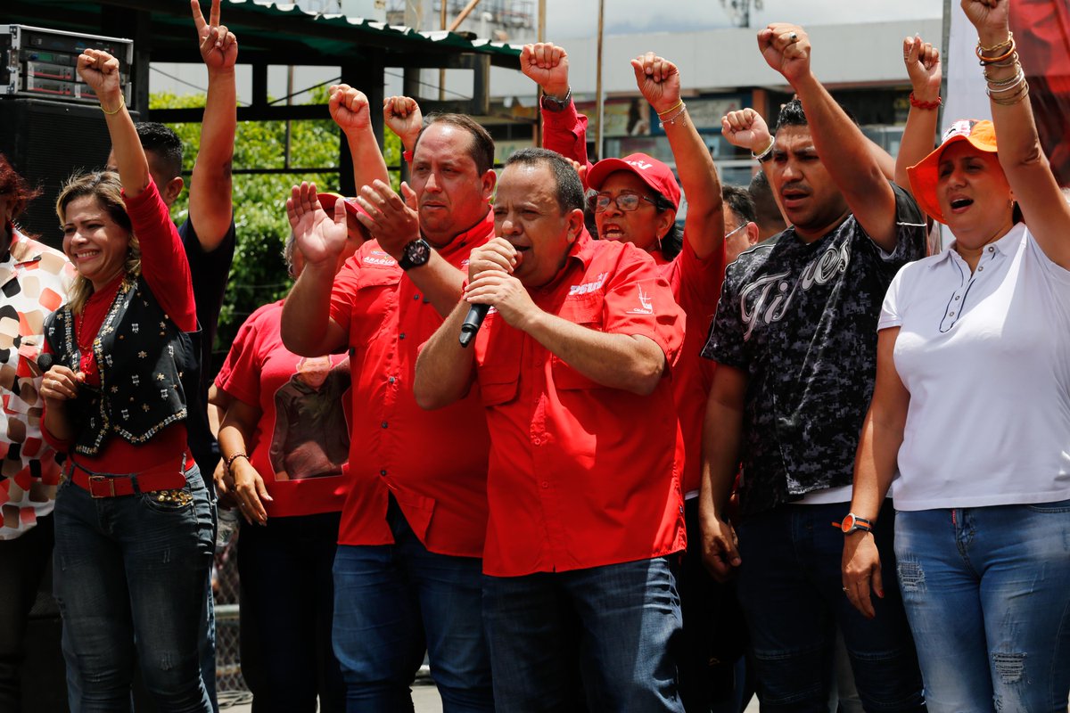 LoteriaDeARAGUA's tweet image. El Gobernador @RMarcoTorres y los Alcaldes del Estado Revolucionario expresaron su sentir patriótico, el amor y compromiso al pueblo Aragüeño. 
#AraguaMarchaConMaduro 
@NicolasMaduro 
@AlcaldePedroB1 
@Pedrojoseher @SumireFerrara @Brullerby_Suare @rodulfohumberto @johanita_kenpo