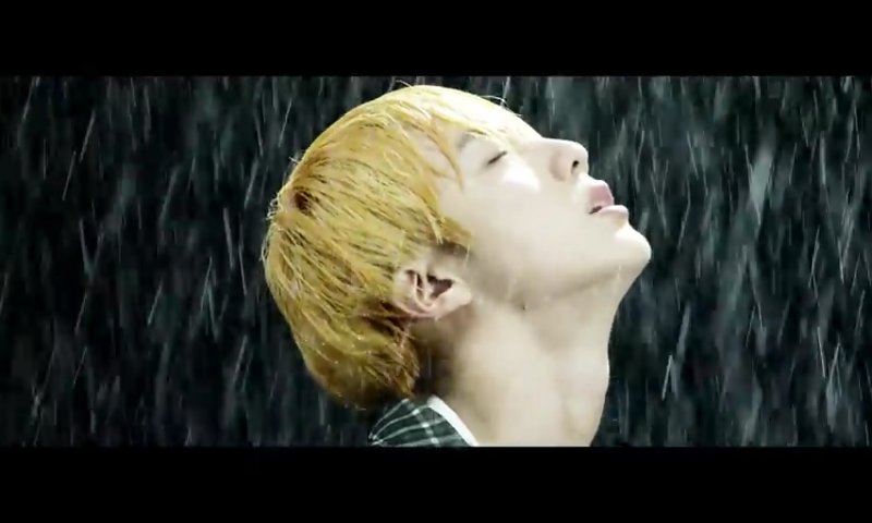 MiKook1997_twt's tweet photo. Hoàng tử mưa Kim SeokJin 😊 ❤

Em đang lạc lối trong mê cung của anh SeokJin à Love maze..

Cái màu tóc này khiến t muốn ngộp thở😙😘😚

Liệu trong 24h có được 40M views kh? Nhờ c ta cả nên chăm chỉ cày nào💪

@BTS_twt #EPIPHANY #iHeartRadioMMVAs #FFGroupBTS #MMVAs https://t.co/X5DhrjBclX