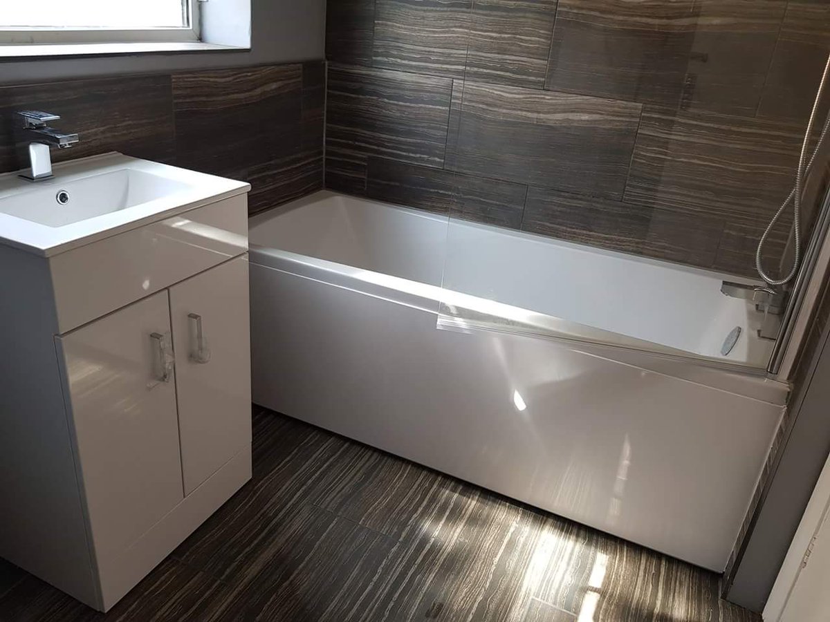 HenleyServices's tweet photo. Been so busy I have forgotten to share pics of recent work with you! Here's a bathroom refurb completed in #Nottingham https://t.co/PAI0Ggr5sl