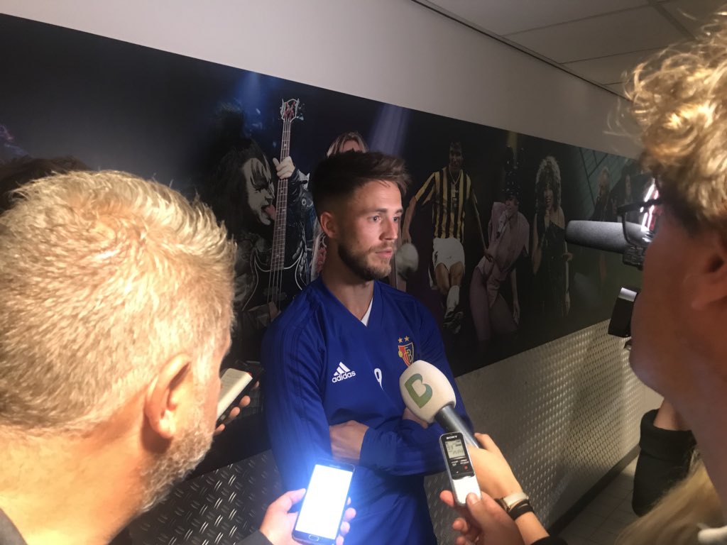 guush's tweet photo. 🎙 Matchwinner: @RvWolfswinkel9. #vitbas #vitesse https://t.co/4SXzVMmmG7